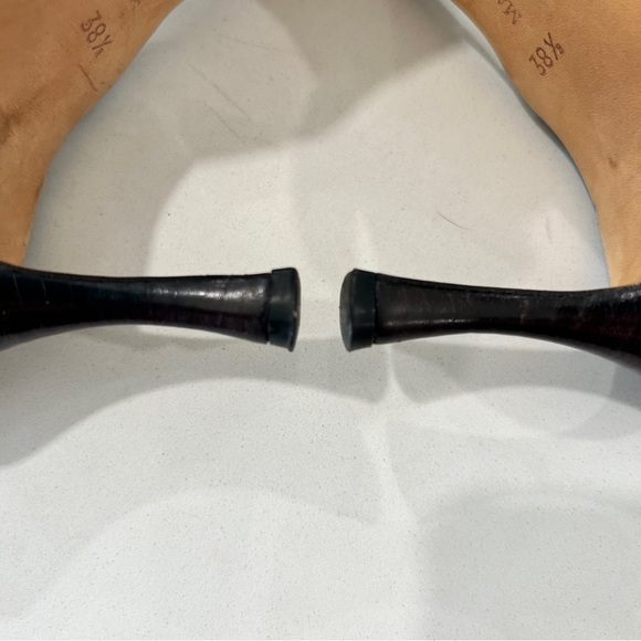 Manolo Blahnik Leather Pointed Toe Slingback Pumps - Picture 12 of 13